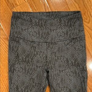 MPG Sport Navy snakeskin Leggings (M)